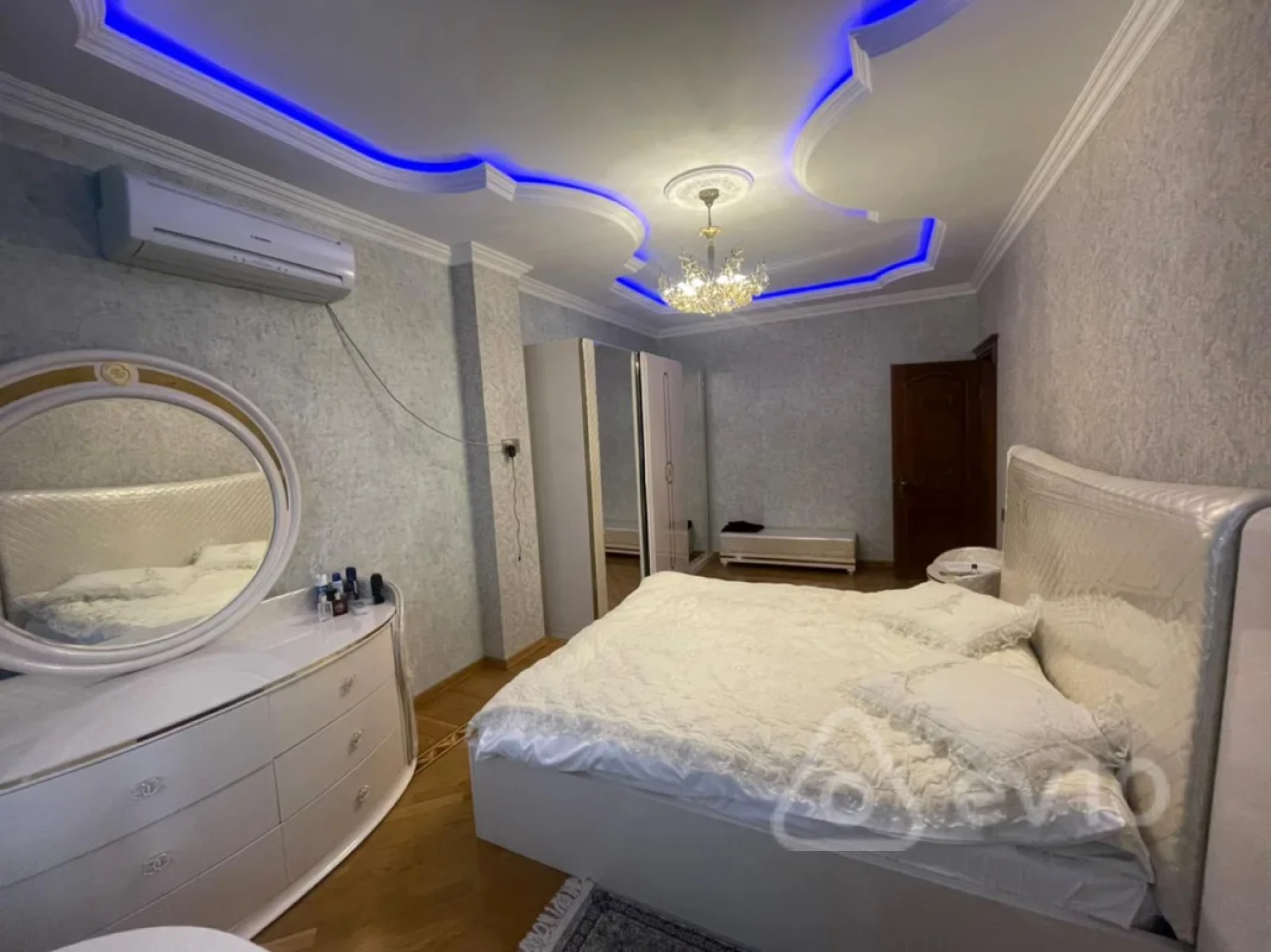 Kirayə verilir 3 otaqlı yeni tikili 170 m²