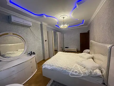 Kirayə verilir 3 otaqlı yeni tikili 170 m²