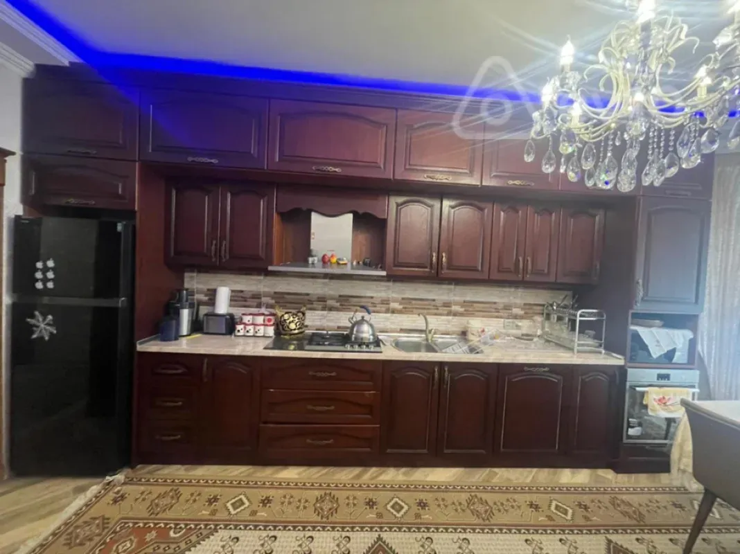 Kirayə verilir 3 otaqlı yeni tikili 170 m²