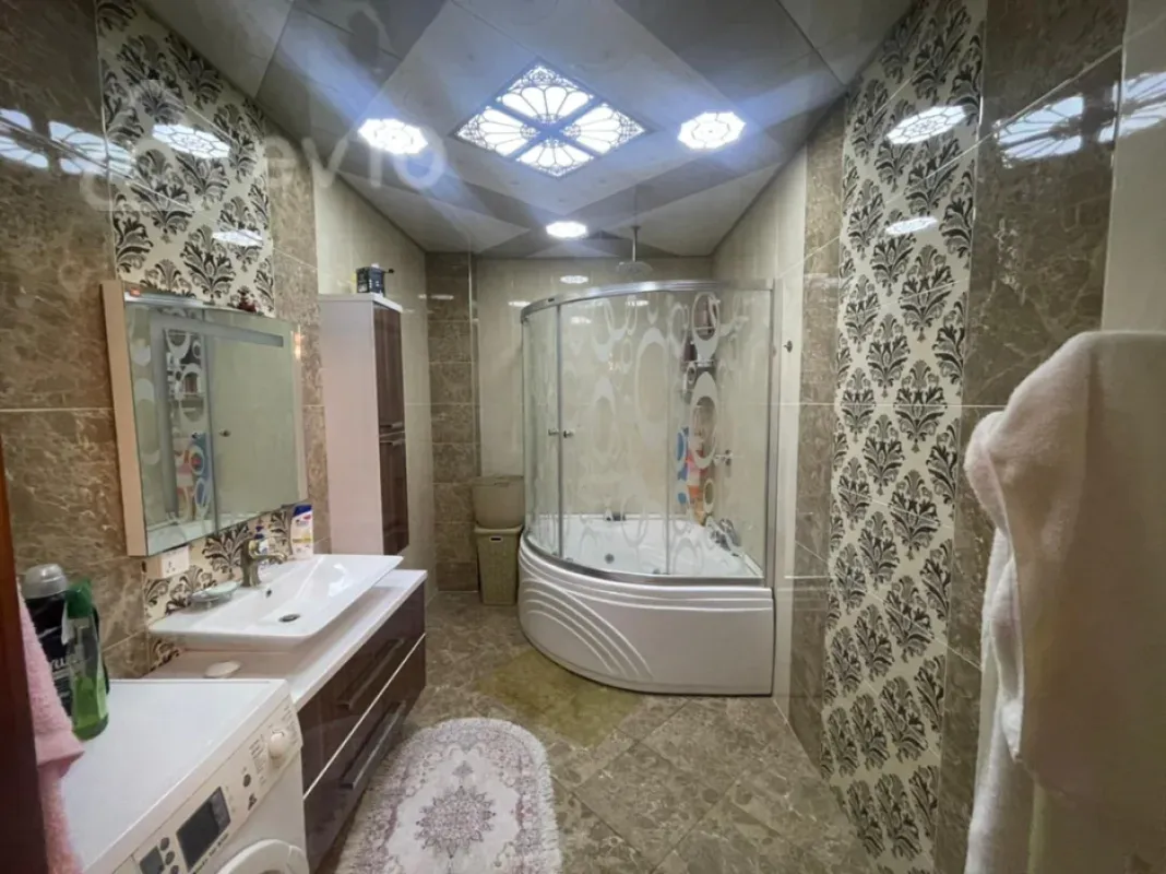 Kirayə verilir 3 otaqlı yeni tikili 170 m²