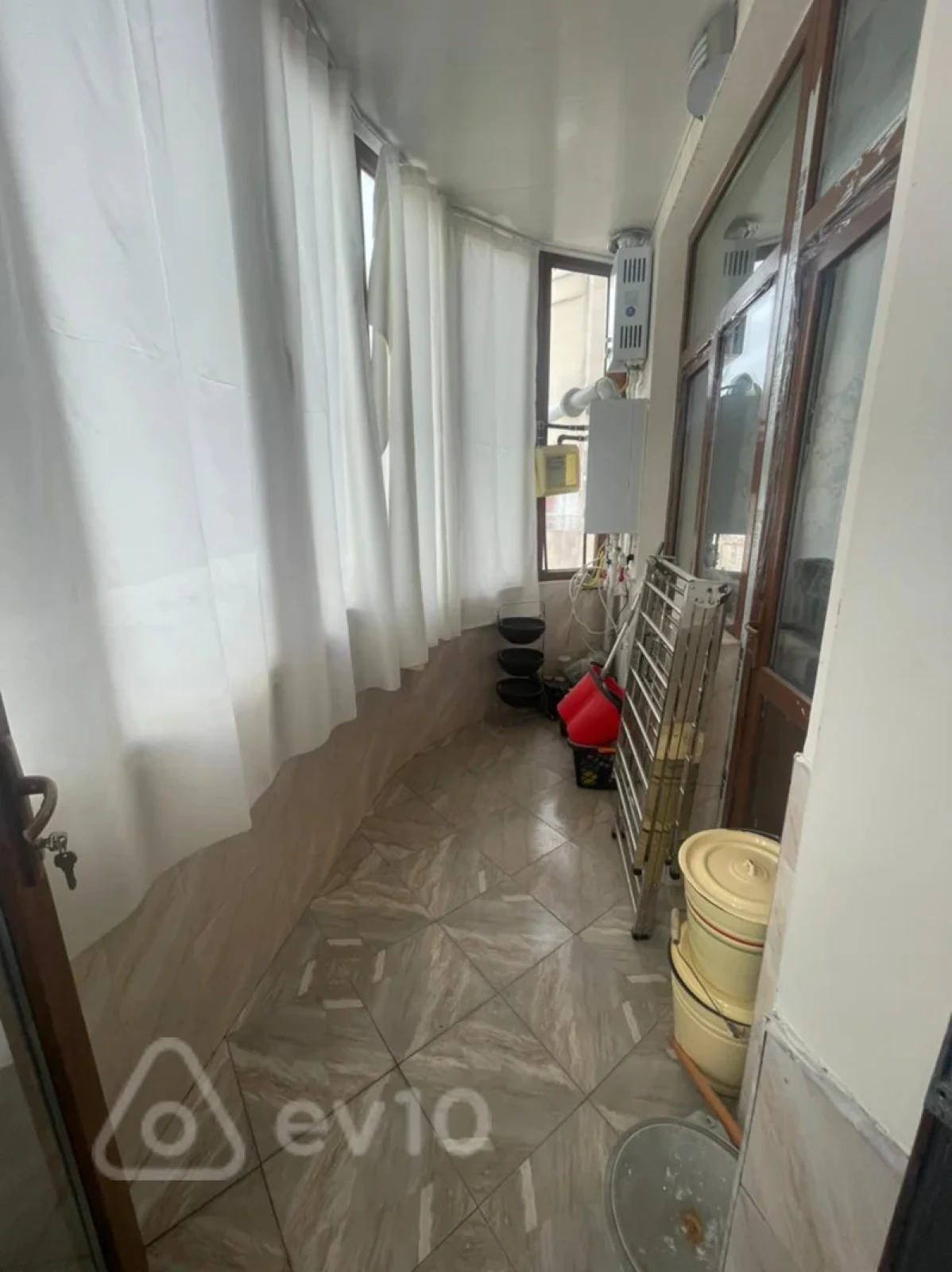 Kirayə verilir 3 otaqlı yeni tikili 170 m²