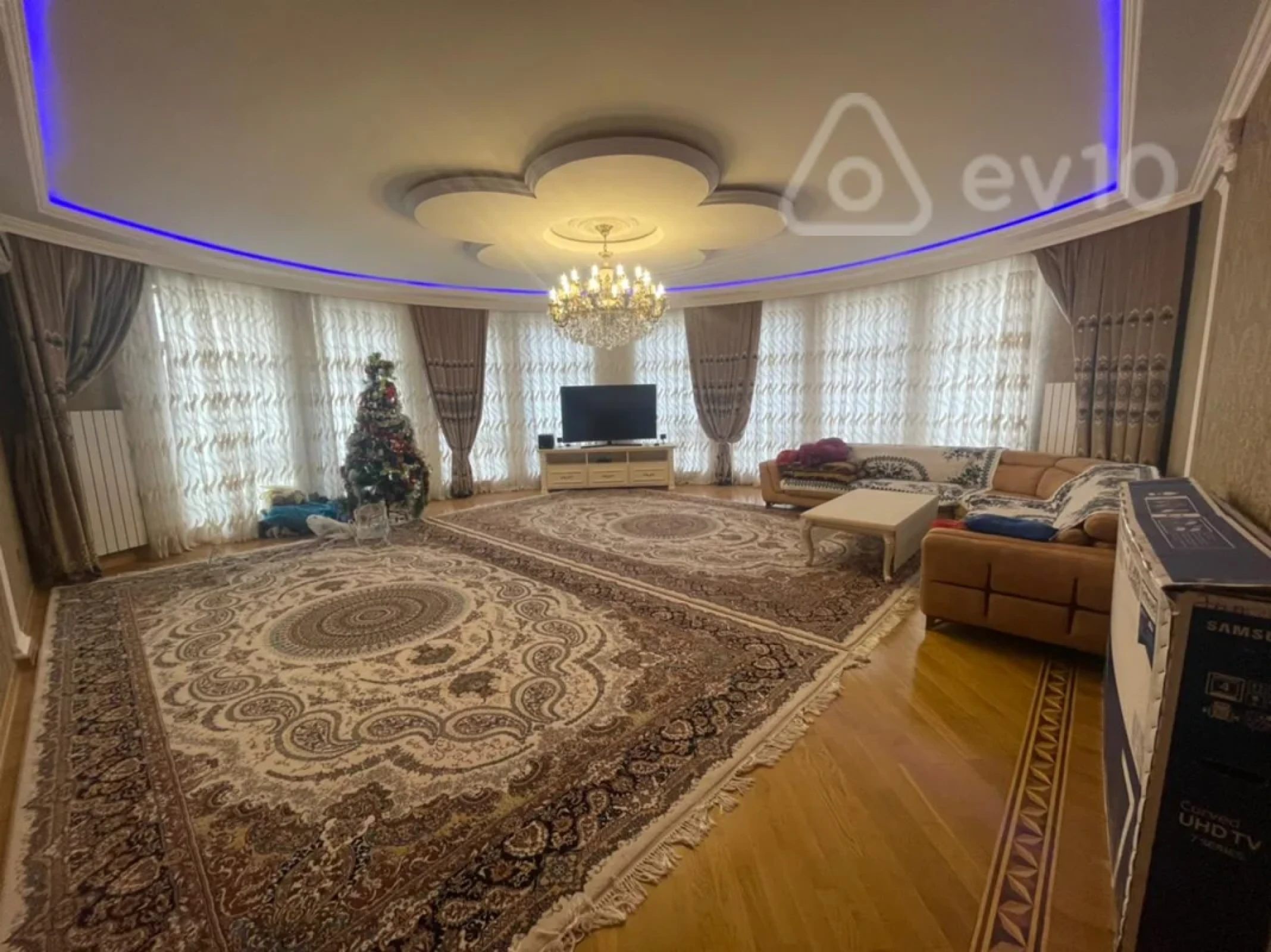 Kirayə verilir 3 otaqlı yeni tikili 170 m²
