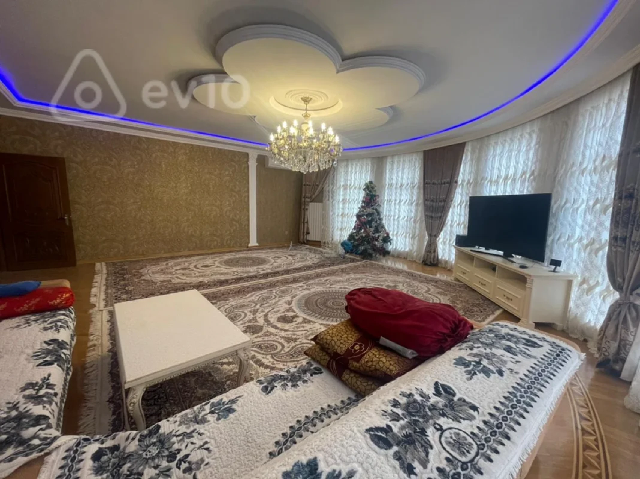 Kirayə verilir 3 otaqlı yeni tikili 170 m²