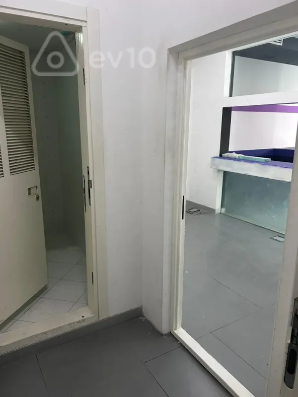 Kirayə verilir mənzil 180 m²