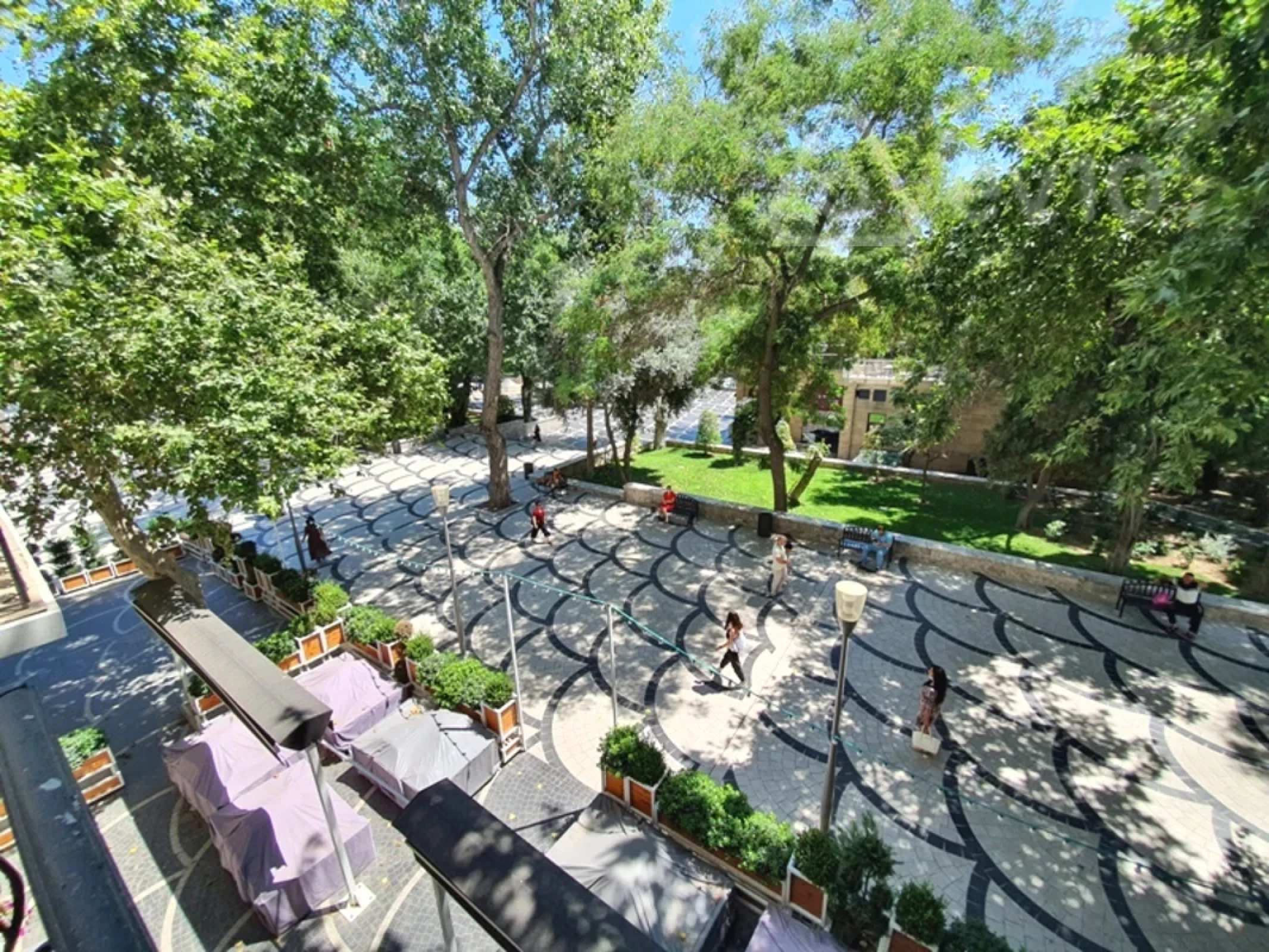 Kirayə verilir 4 otaqlı köhnə tikili 170 m²