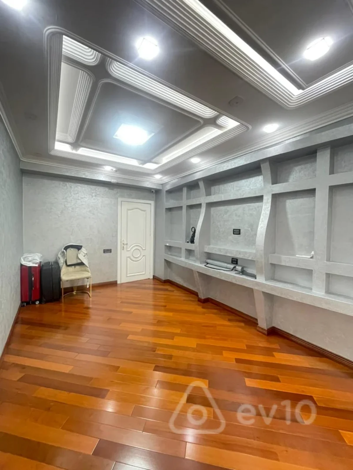 Satılır 4 otaqlı yeni tikili 170 m²