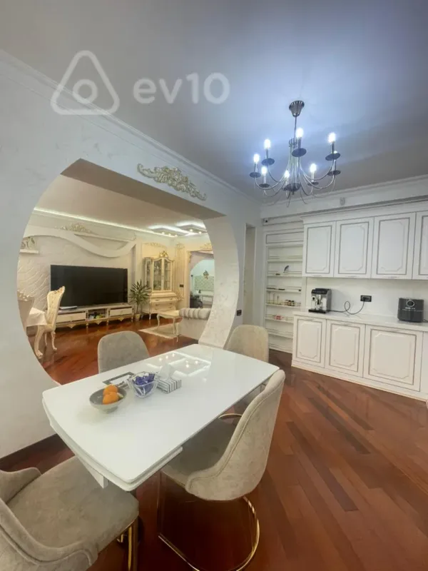 Satılır 4 otaqlı yeni tikili 170 m²