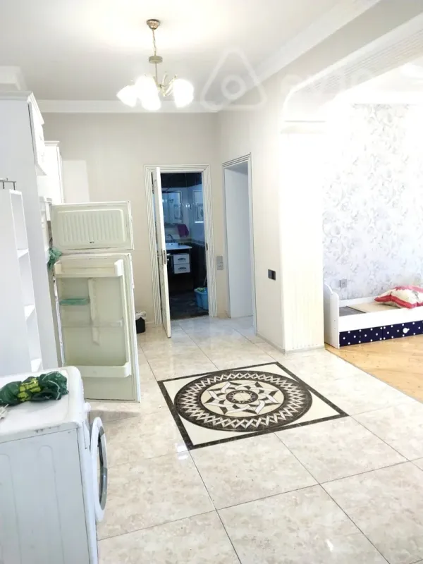 Kirayə verilir 3 otaqlı yeni tikili 100 m²