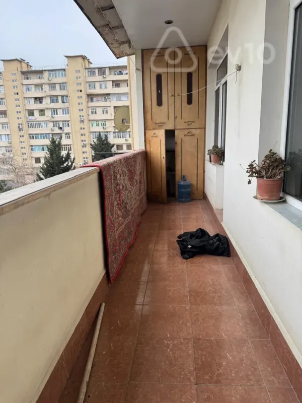 Satılır 5 otaqlı köhnə tikili 120 m²