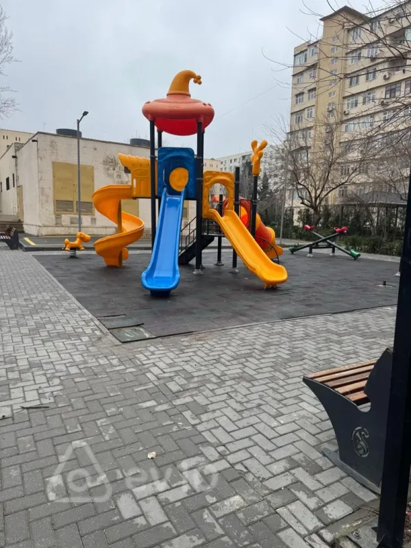 Satılır 5 otaqlı köhnə tikili 120 m²