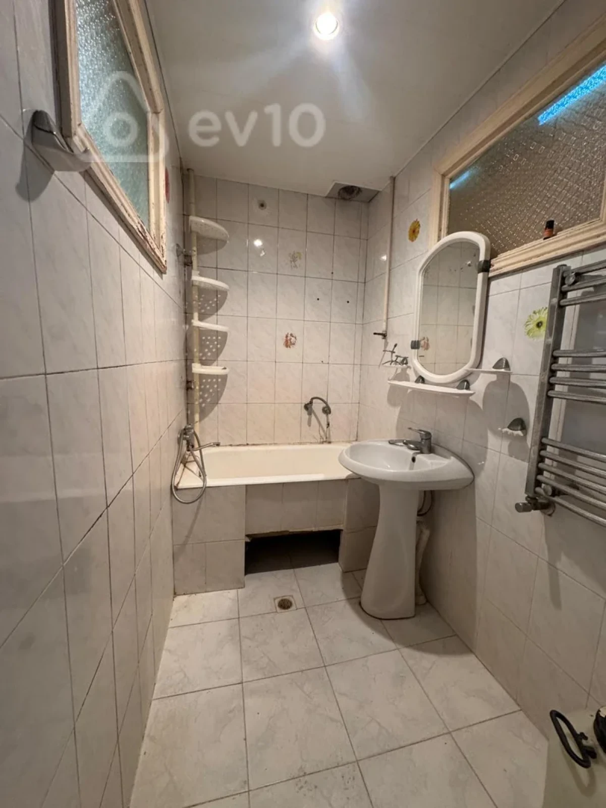 Satılır 5 otaqlı köhnə tikili 120 m²