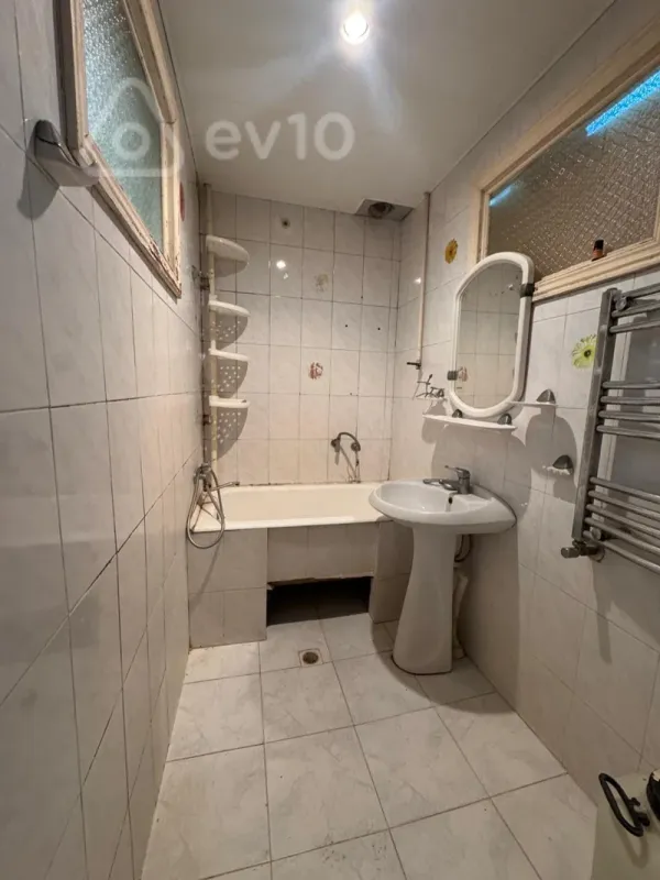 Satılır 5 otaqlı köhnə tikili 120 m²