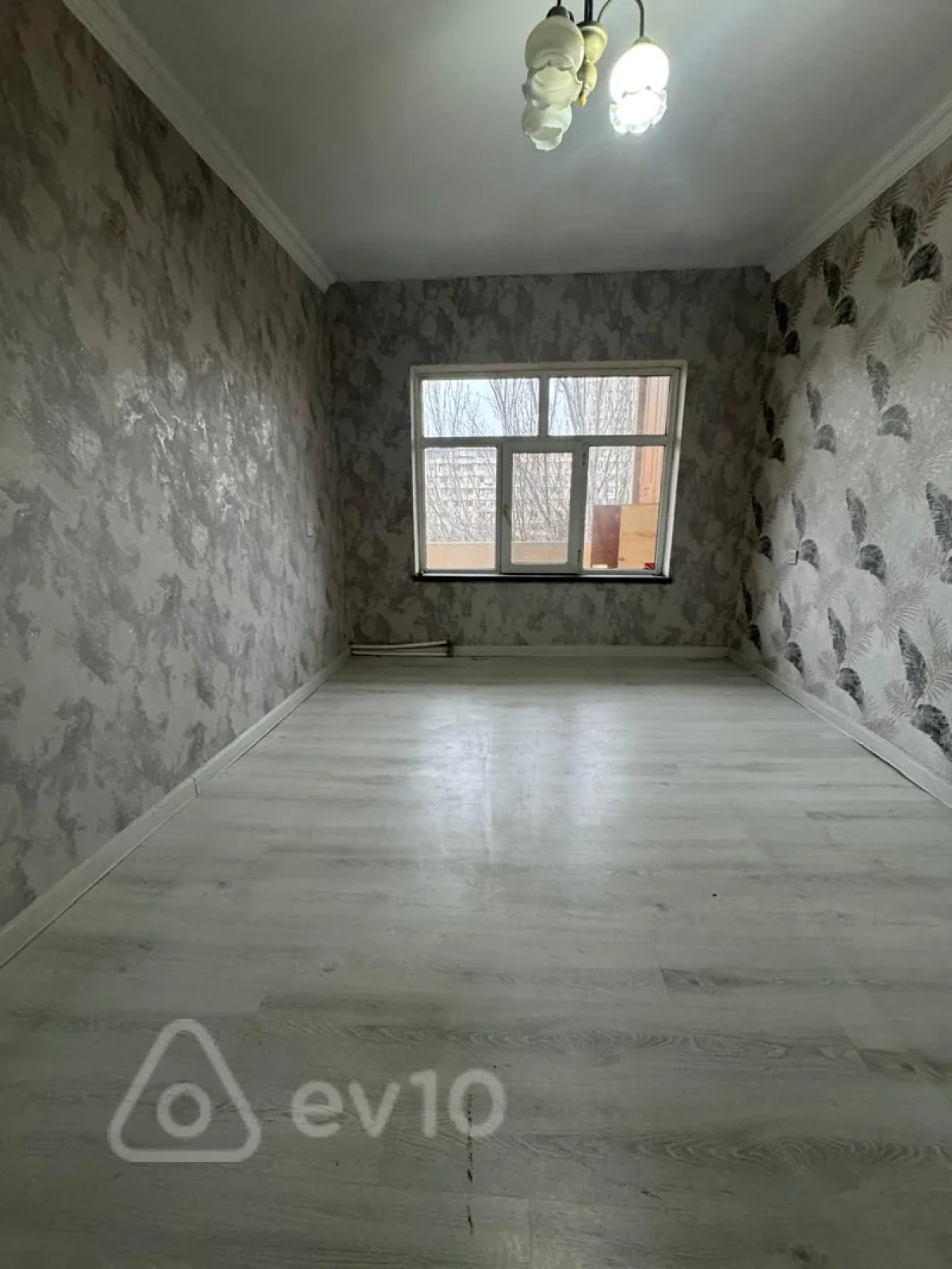 Satılır 5 otaqlı köhnə tikili 120 m²