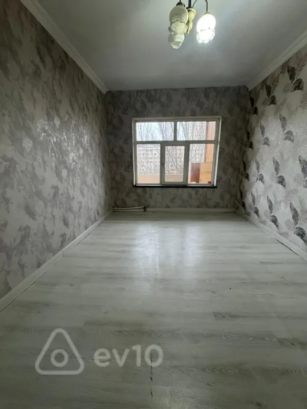 Satılır 5 otaqlı köhnə tikili 120 m²