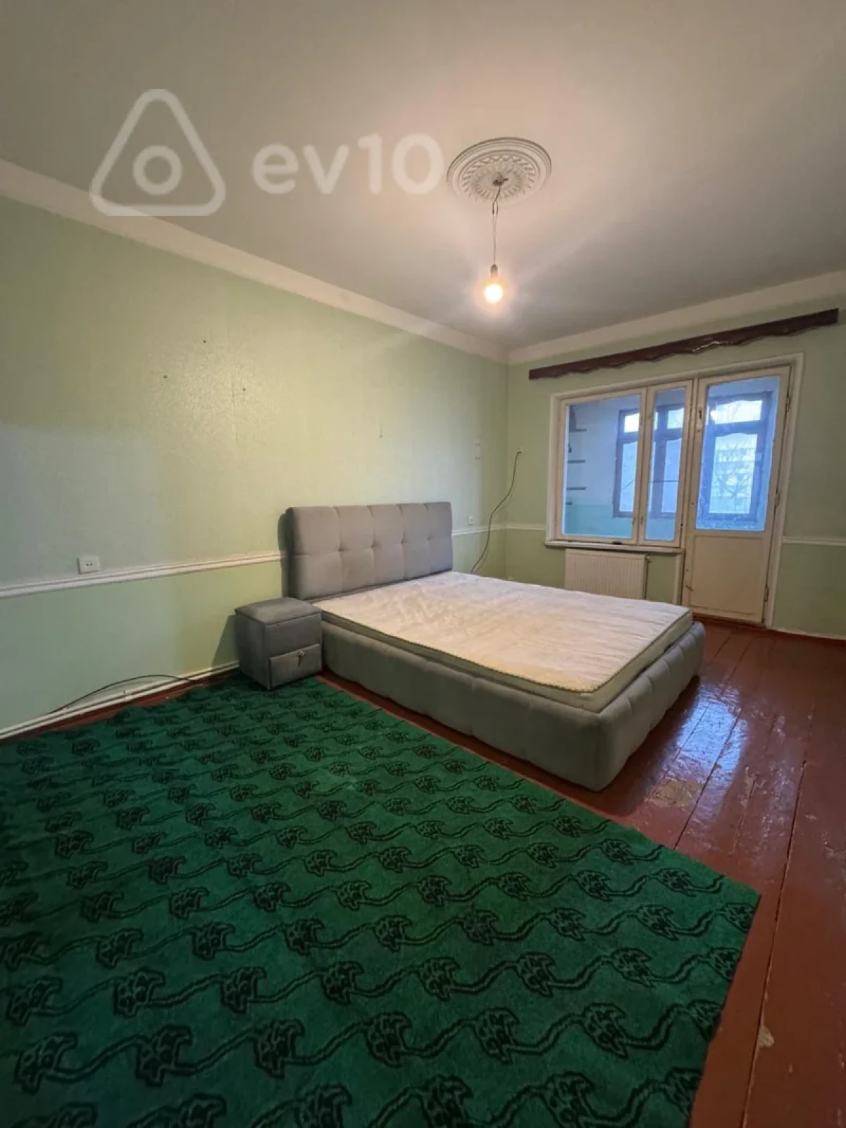 Satılır 5 otaqlı köhnə tikili 120 m²