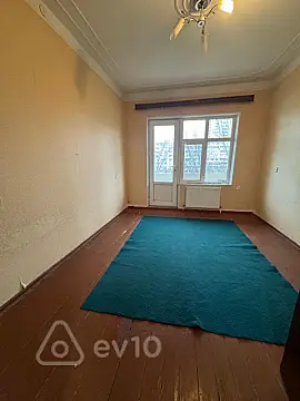 Satılır 5 otaqlı köhnə tikili 120 m²