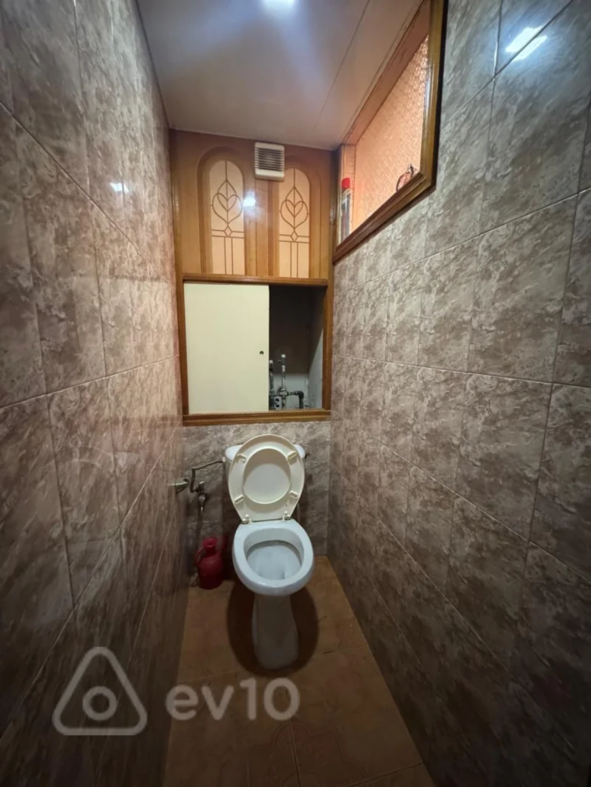 Satılır 5 otaqlı köhnə tikili 120 m²