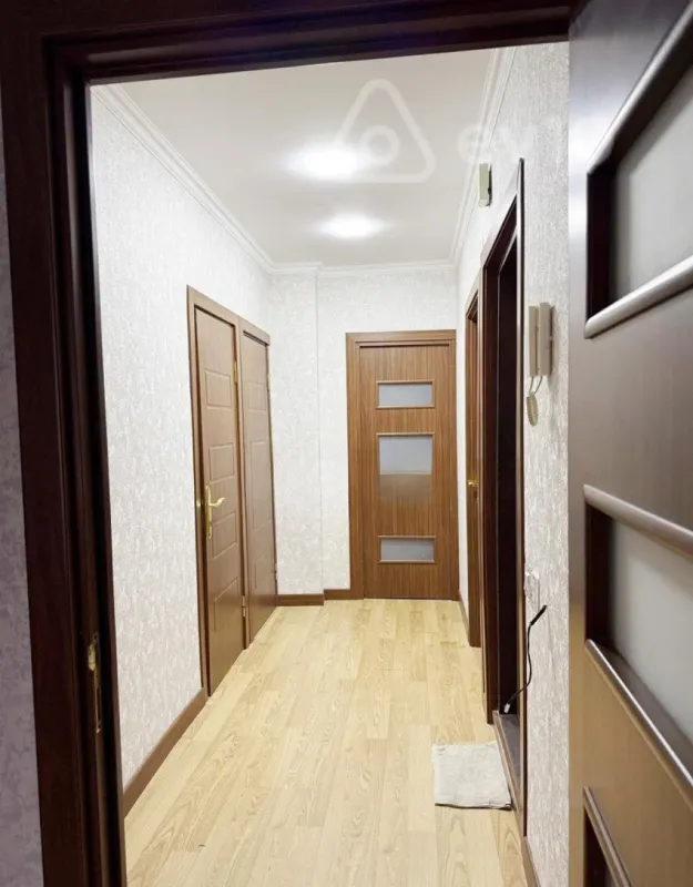 Satılır 4 otaqlı köhnə tikili 105 m²