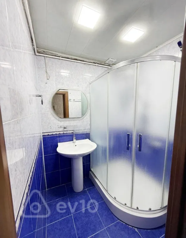 Satılır 4 otaqlı köhnə tikili 105 m²