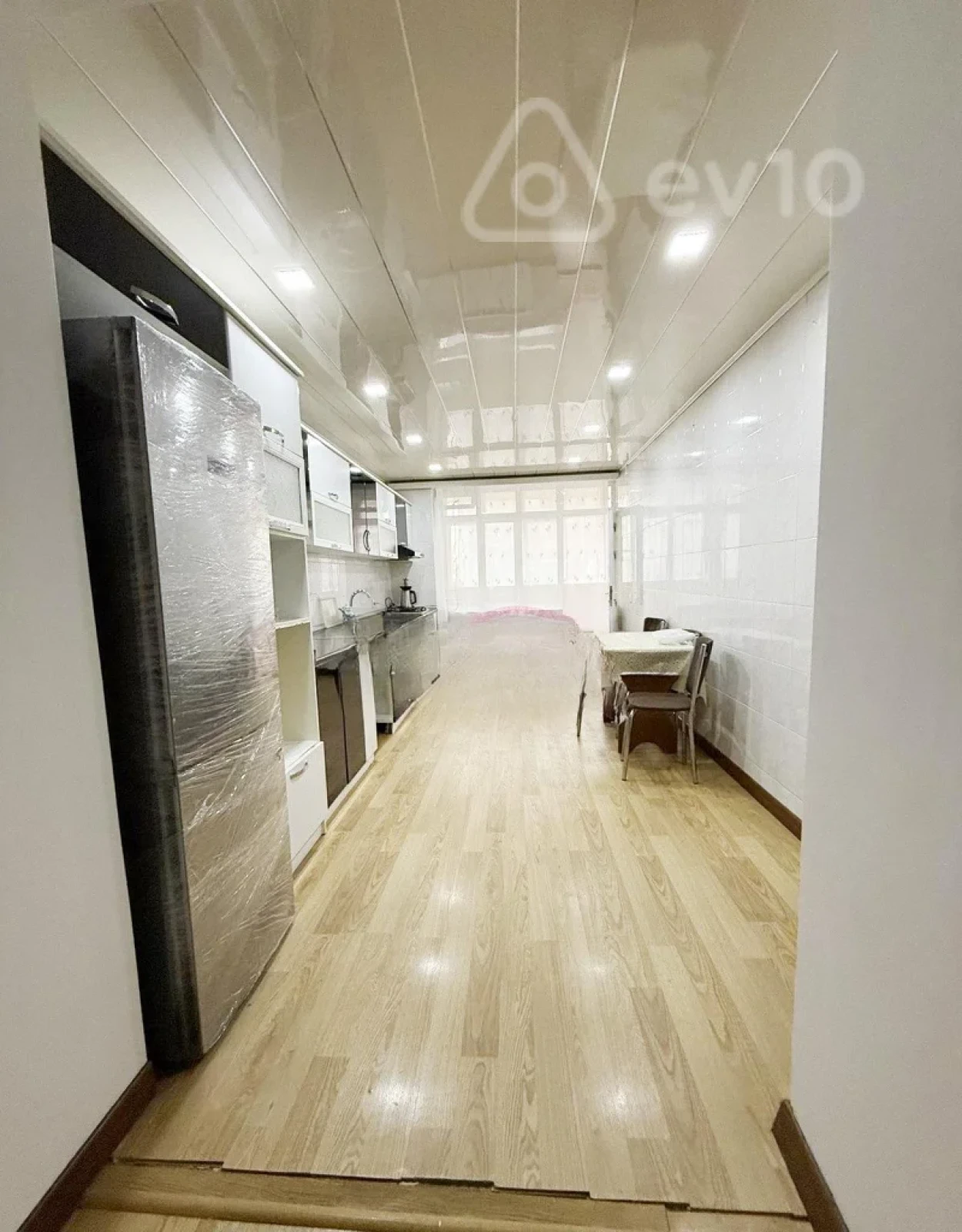 Satılır 4 otaqlı köhnə tikili 105 m²