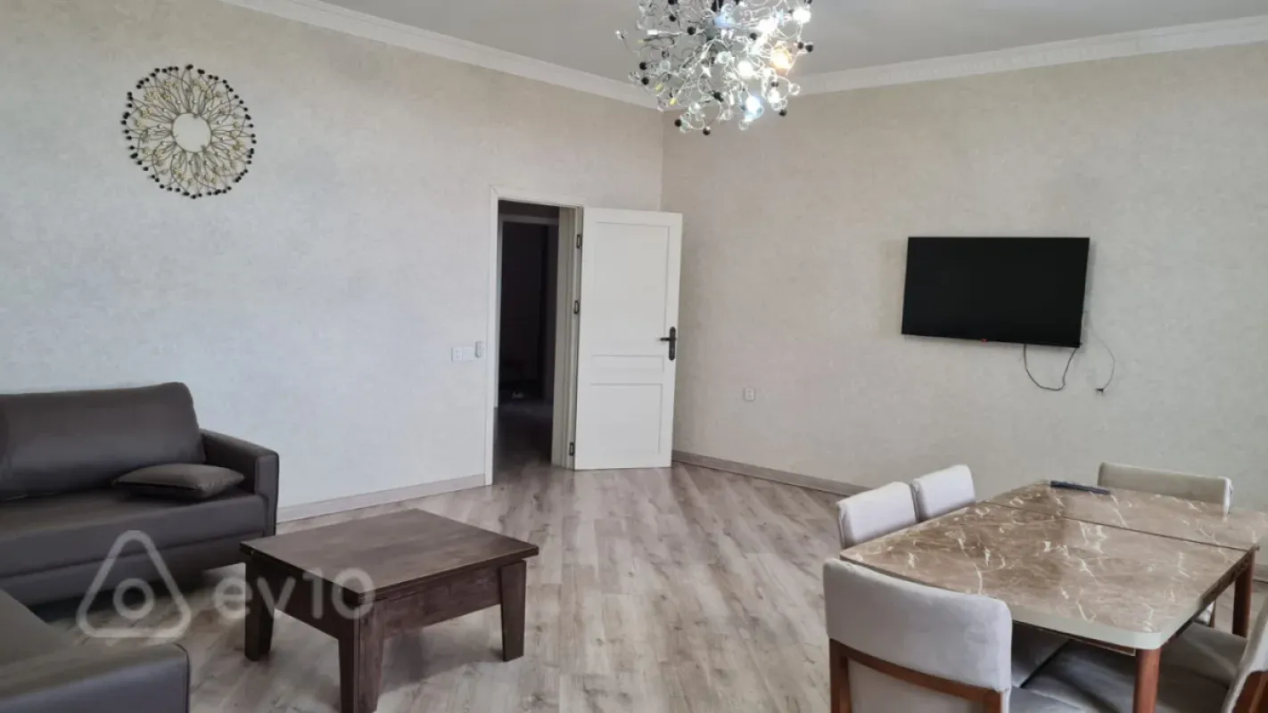Kirayə verilir 3 otaqlı yeni tikili 140 m²