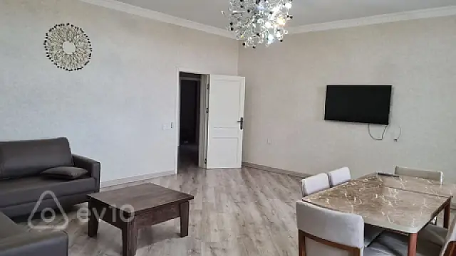 Kirayə verilir 3 otaqlı yeni tikili 140 m²