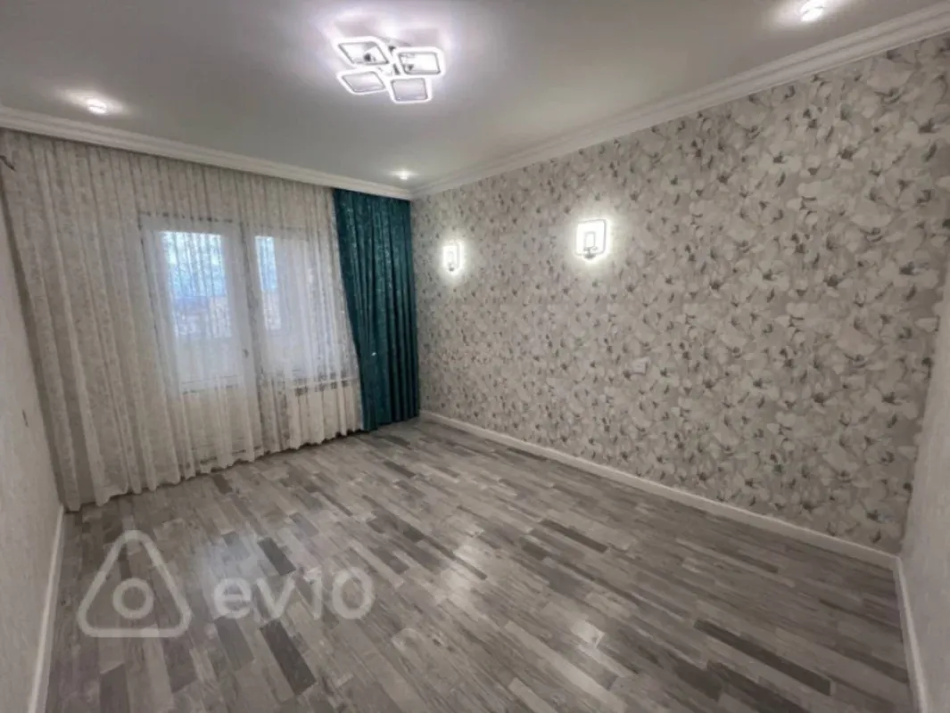 Satılır 3 otaqlı köhnə tikili 70 m²