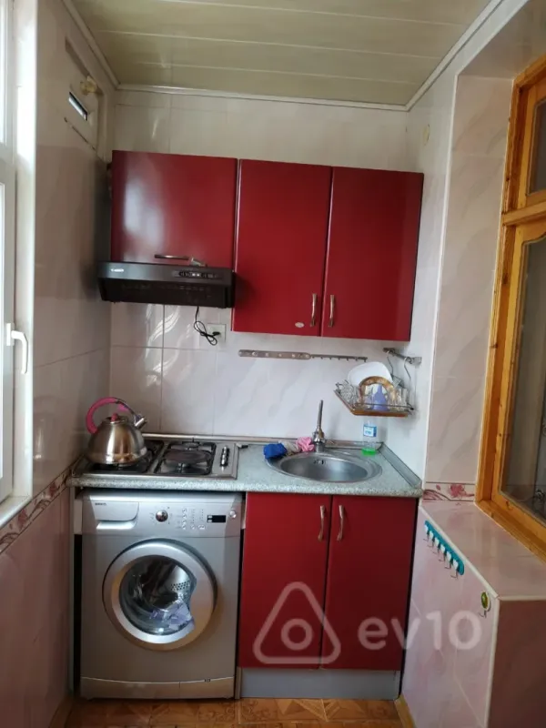 Kirayə verilir 3 otaqlı köhnə tikili 65 m²