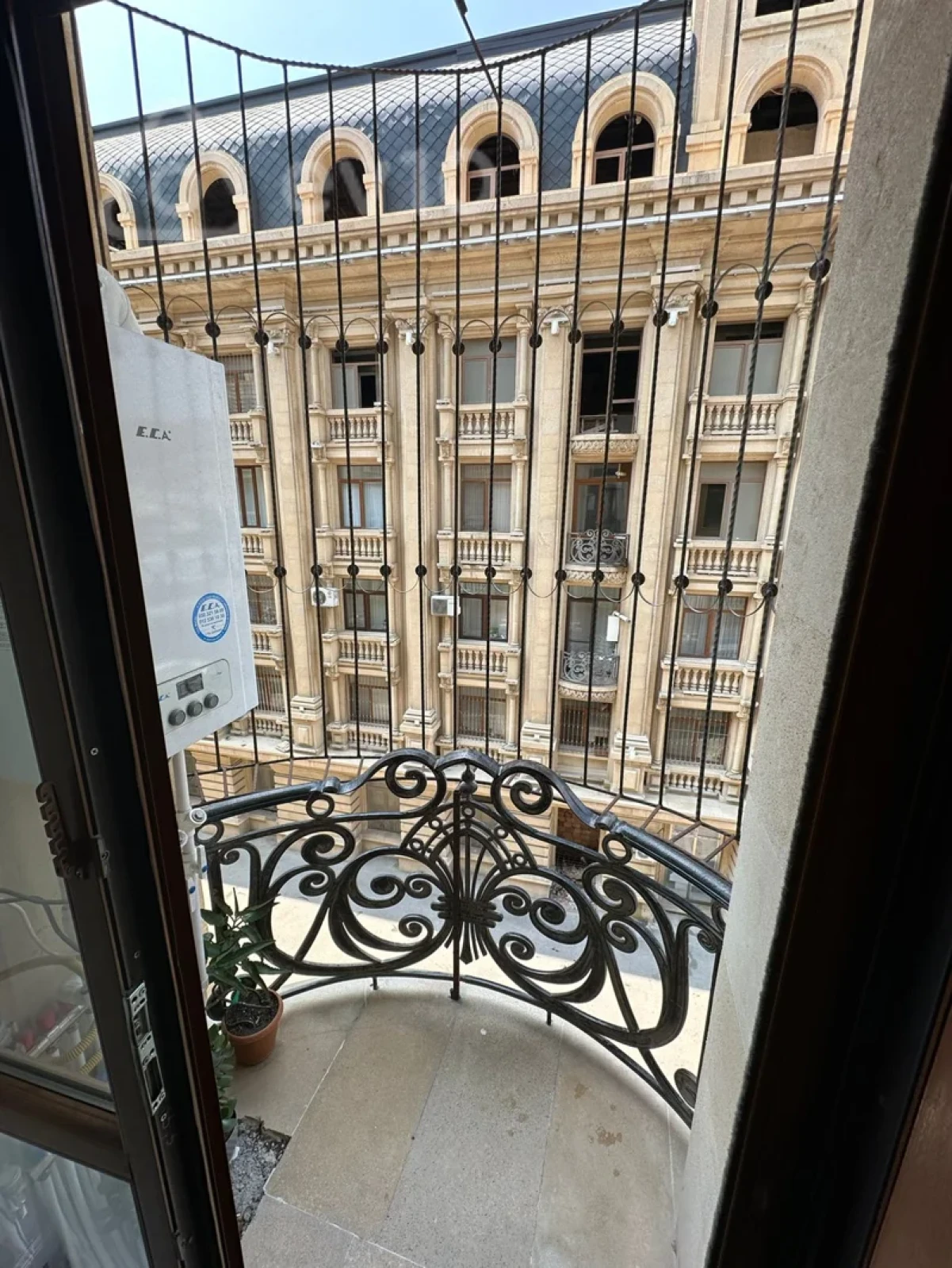 Satılır 3 otaqlı yeni tikili 100 m²