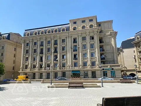 Satılır 3 otaqlı yeni tikili 100 m²