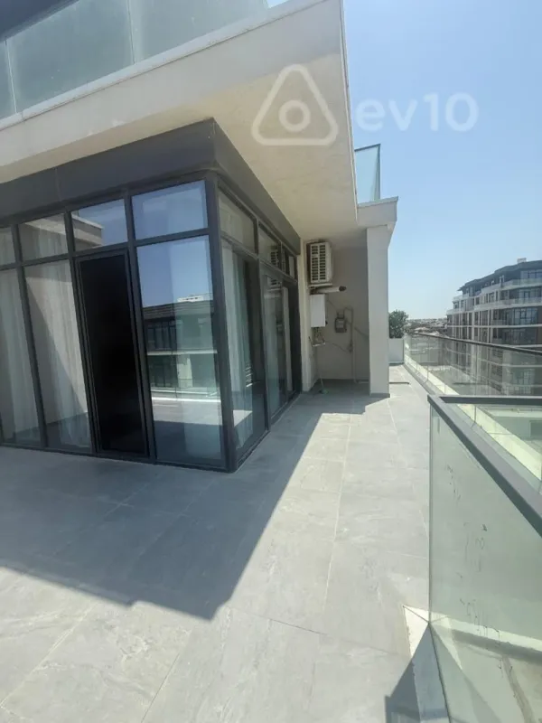 Kirayə verilir 3 otaqlı yeni tikili 145 m²