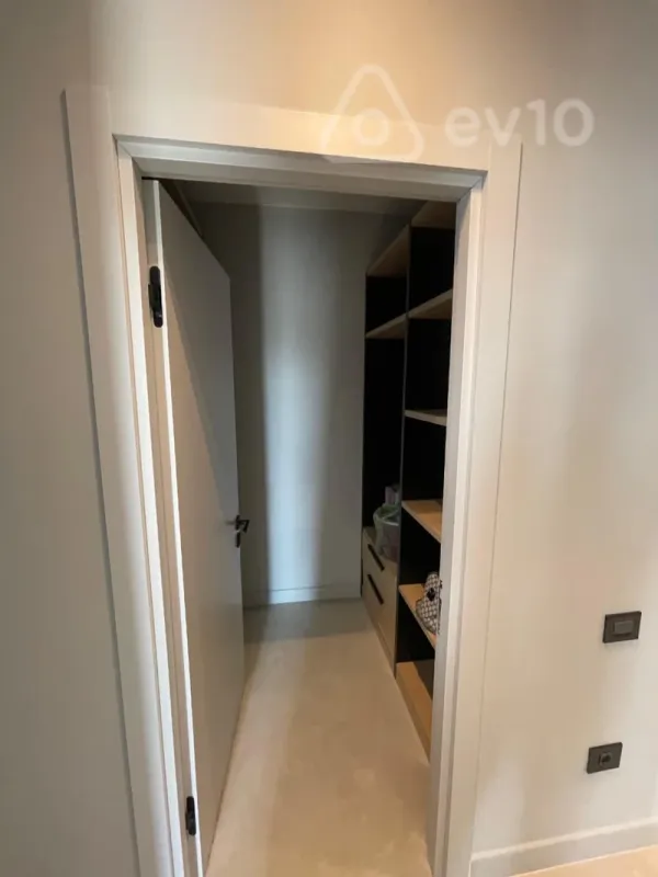 Kirayə verilir 3 otaqlı yeni tikili 145 m²