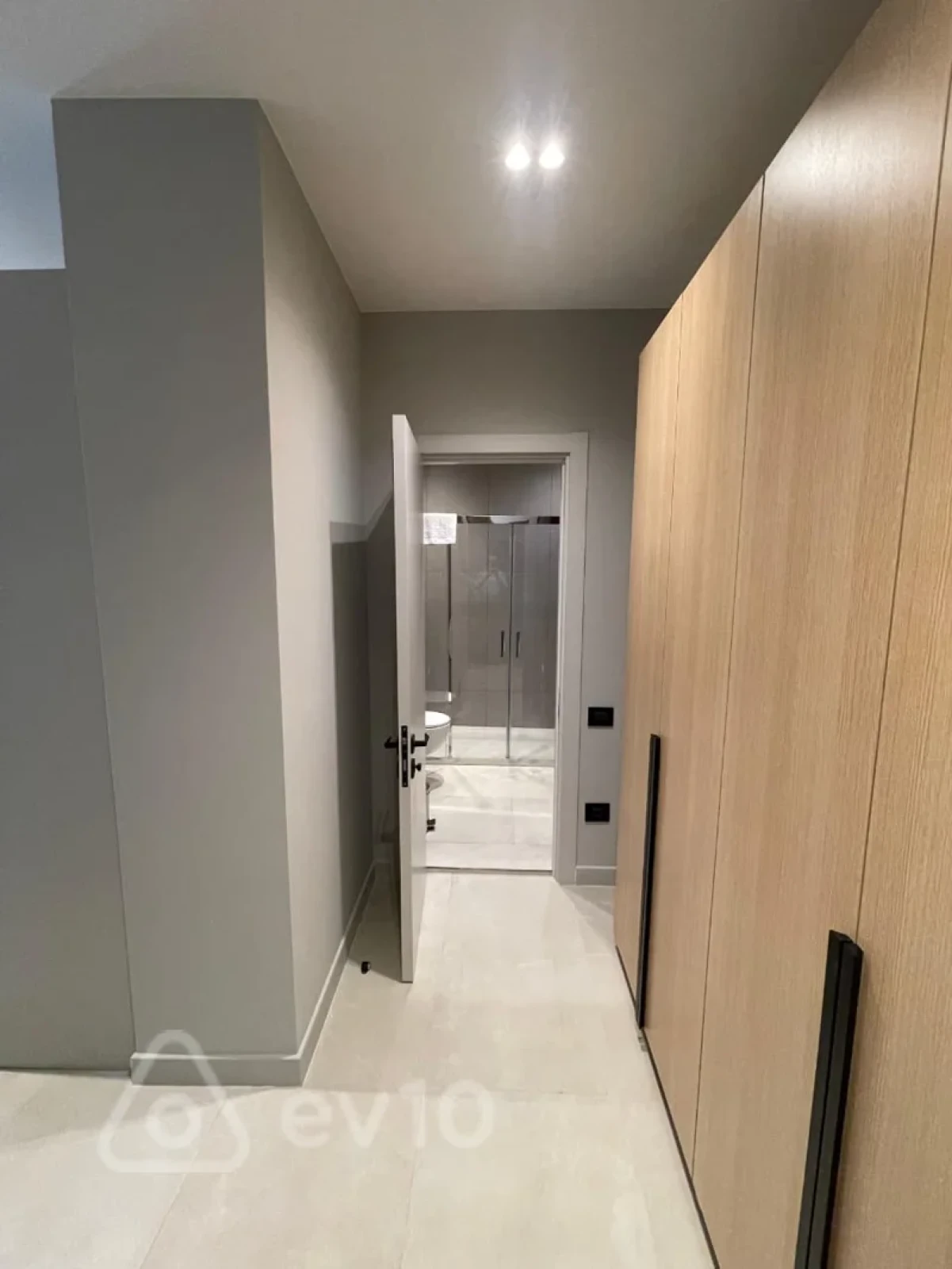 Kirayə verilir 3 otaqlı yeni tikili 145 m²