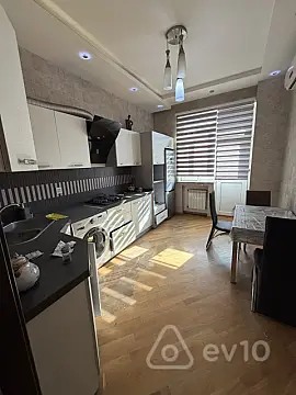 Kirayə verilir 4 otaqlı yeni tikili 140 m²