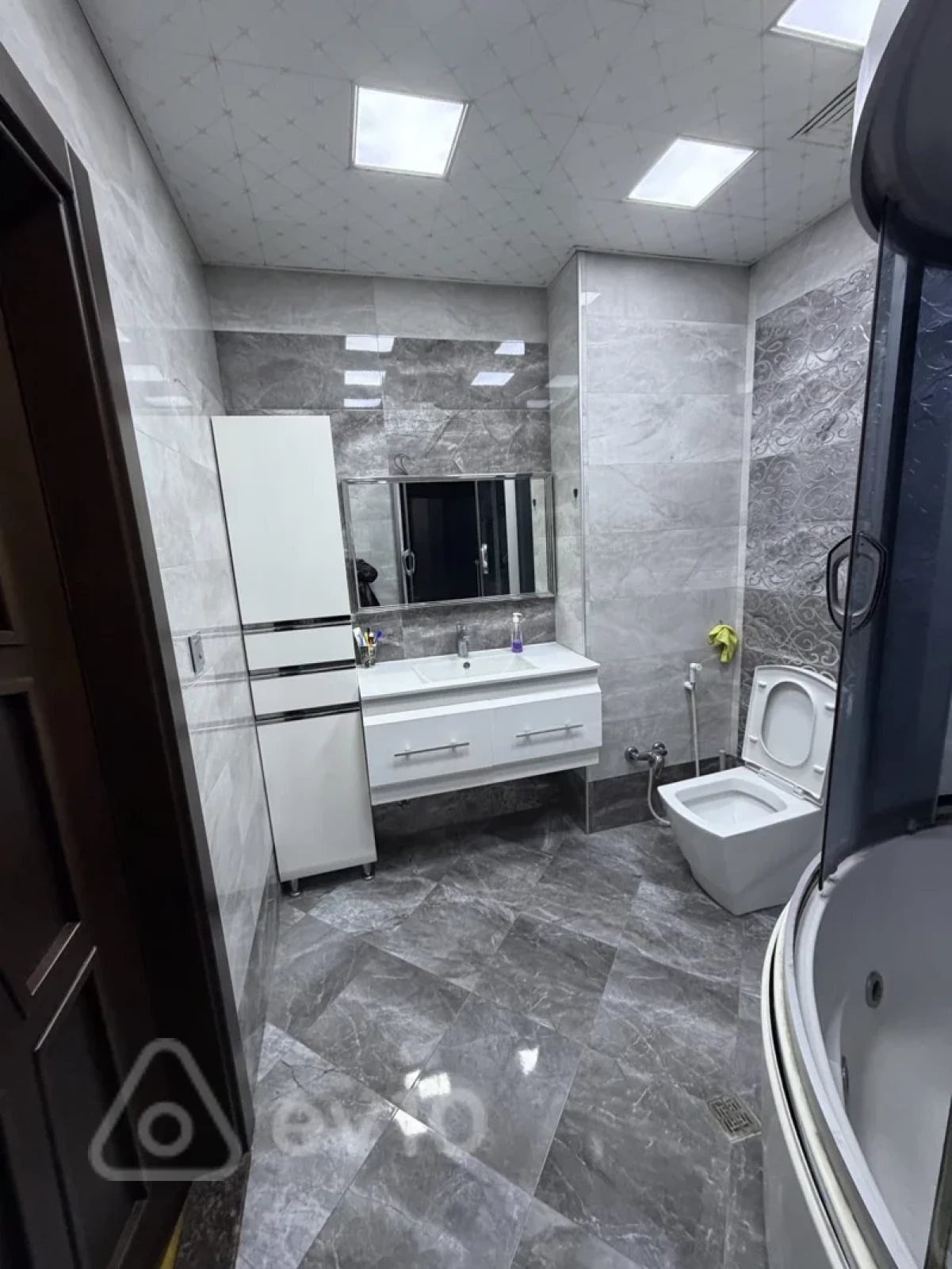 Kirayə verilir 4 otaqlı yeni tikili 140 m²