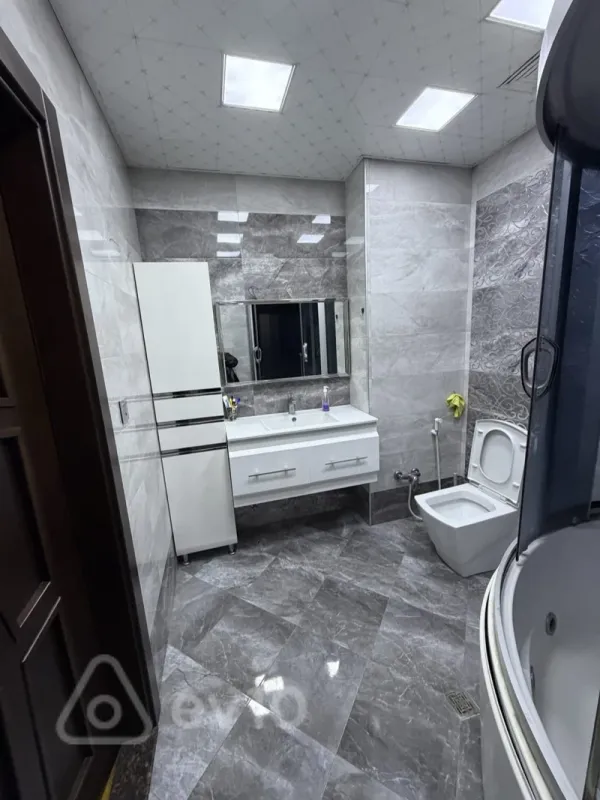 Kirayə verilir 4 otaqlı yeni tikili 140 m²
