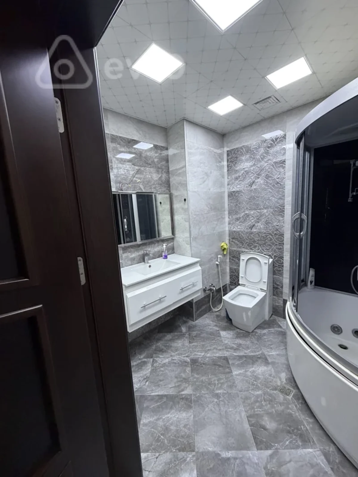 Kirayə verilir 4 otaqlı yeni tikili 140 m²