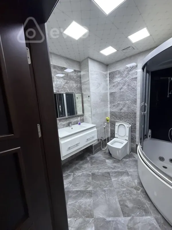 Kirayə verilir 4 otaqlı yeni tikili 140 m²