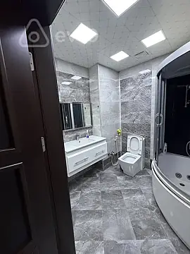 Kirayə verilir 4 otaqlı yeni tikili 140 m²