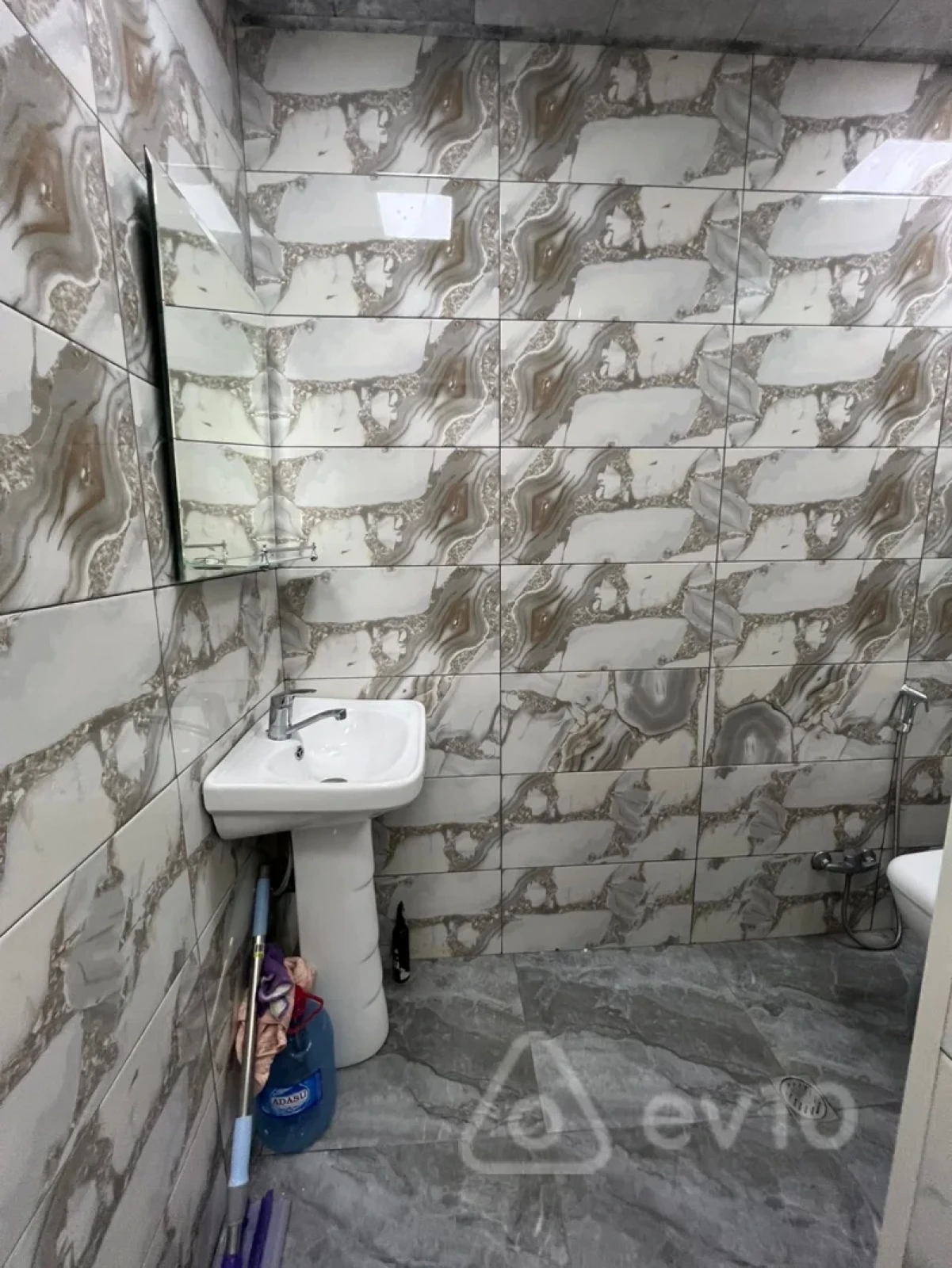 Kirayə verilir 2 otaqlı köhnə tikili 50 m²