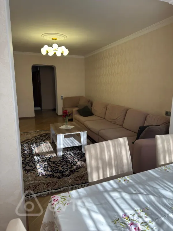Kirayə verilir 3 otaqlı köhnə tikili 85 m²