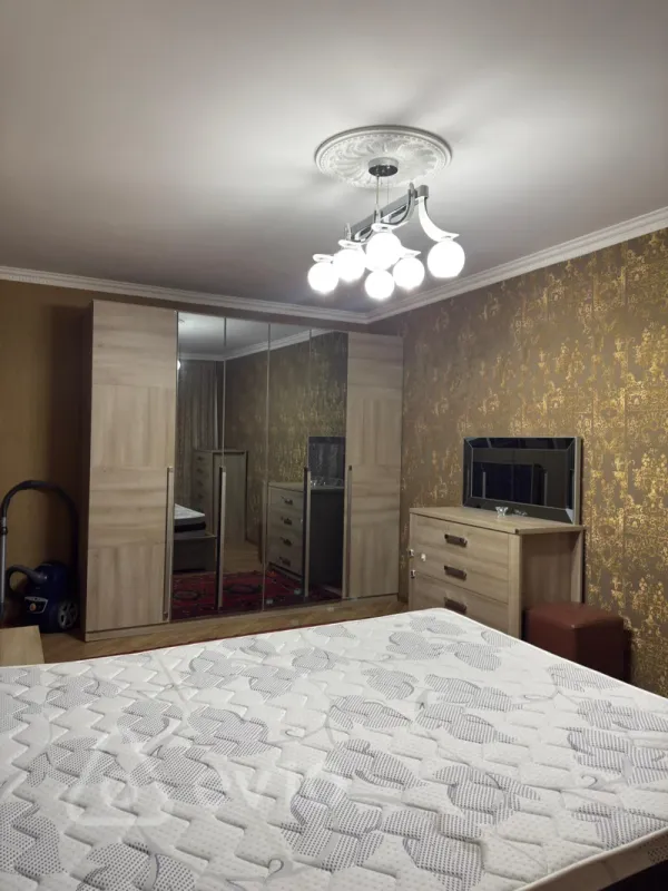 Kirayə verilir 3 otaqlı köhnə tikili 85 m²