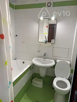 Kirayə verilir 3 otaqlı köhnə tikili 85 m²