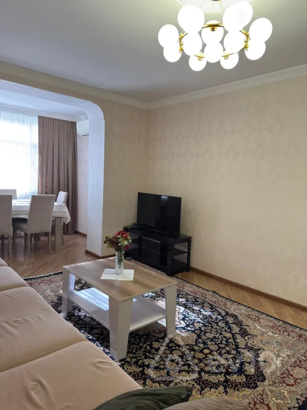 Kirayə verilir 3 otaqlı köhnə tikili 85 m²