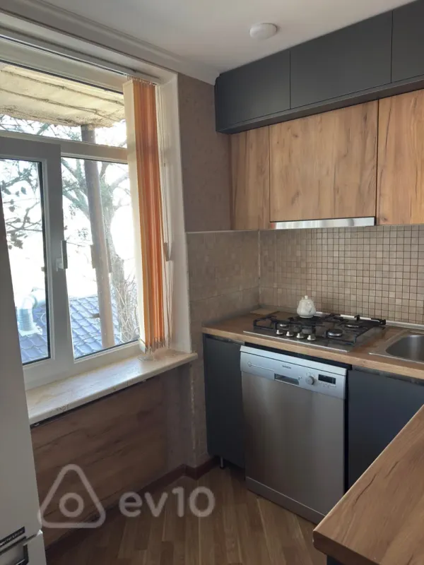Kirayə verilir 3 otaqlı köhnə tikili 85 m²