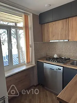 Kirayə verilir 3 otaqlı köhnə tikili 85 m²