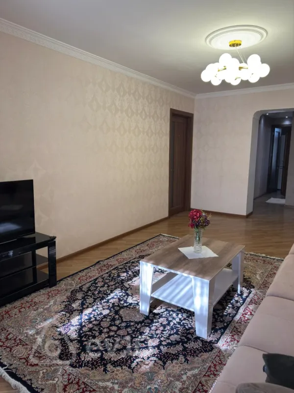 Kirayə verilir 3 otaqlı köhnə tikili 85 m²