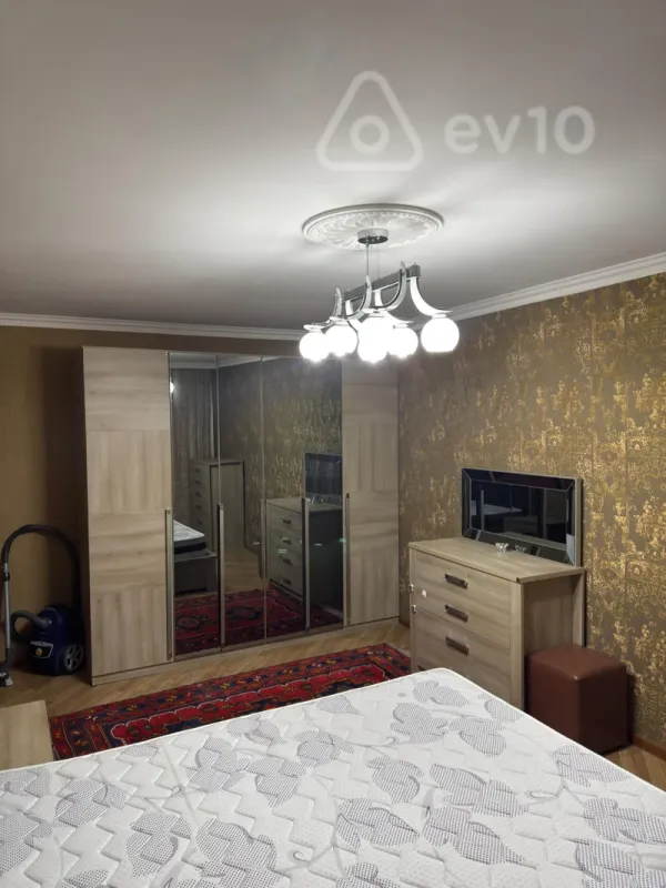 Kirayə verilir 3 otaqlı köhnə tikili 85 m²