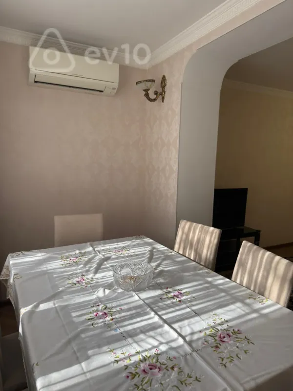 Kirayə verilir 3 otaqlı köhnə tikili 85 m²