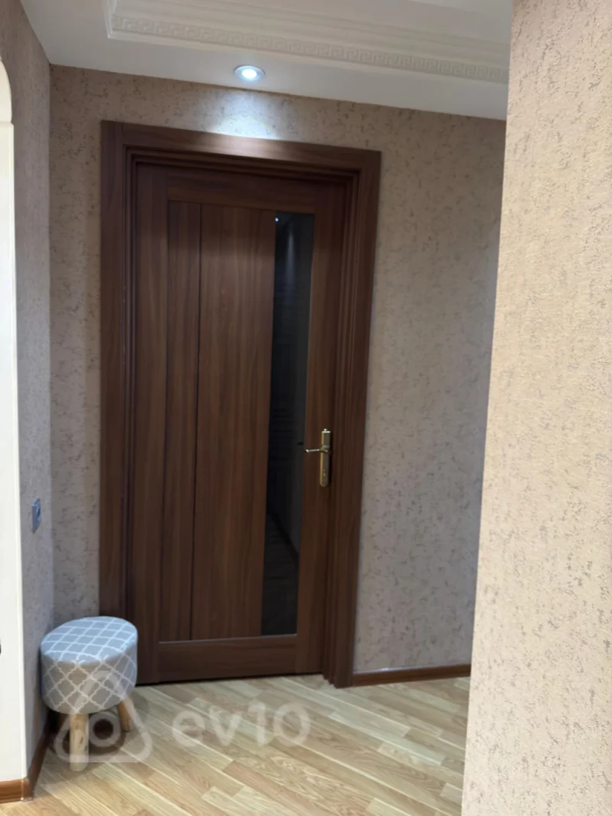 Kirayə verilir 3 otaqlı köhnə tikili 85 m²